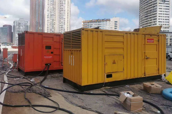 军垦路街道压力测试时，发电机组的燃油系统需要达到多少压力？